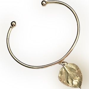 Vintage Gold Leaf Charm Torque Bangle Bracelet
